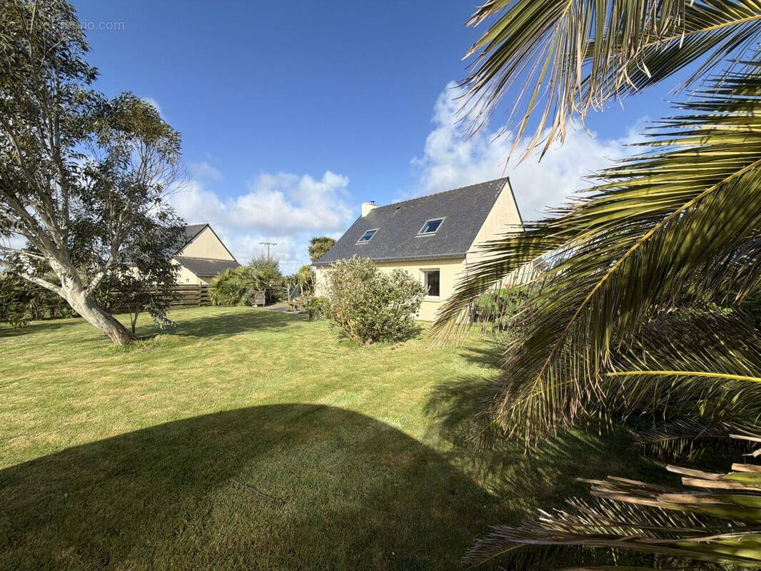 Maison à PLOUGOULM