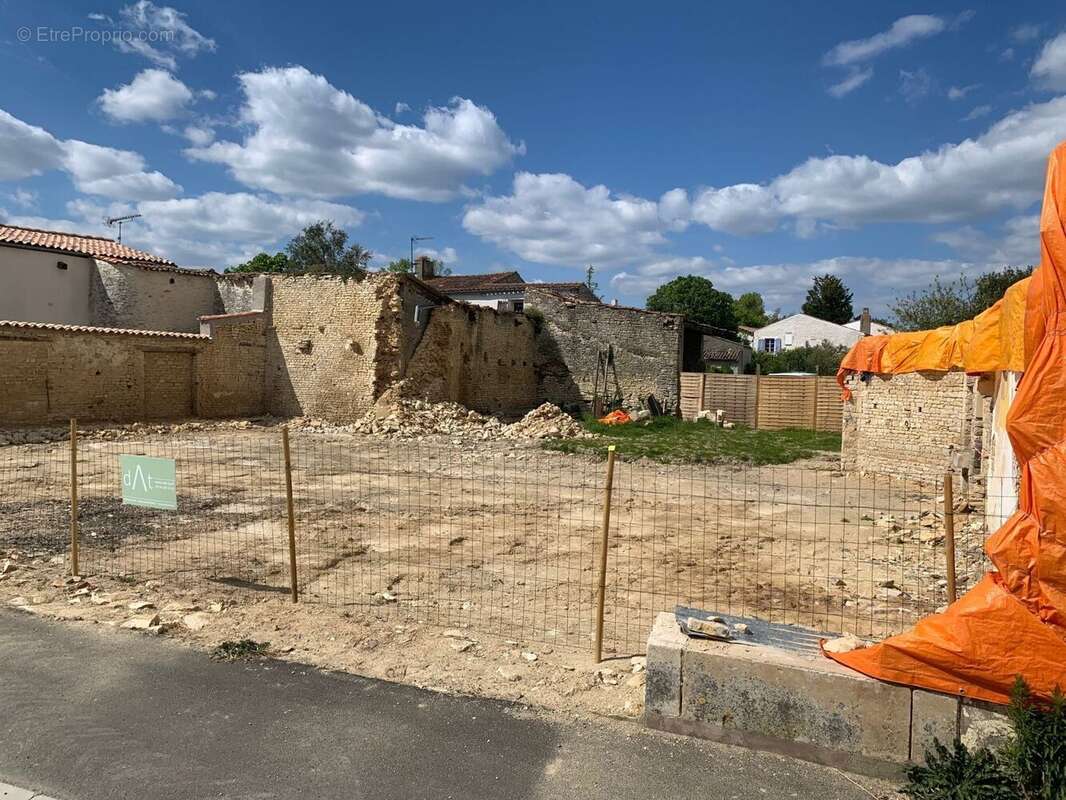 Terrain à FERRIERES