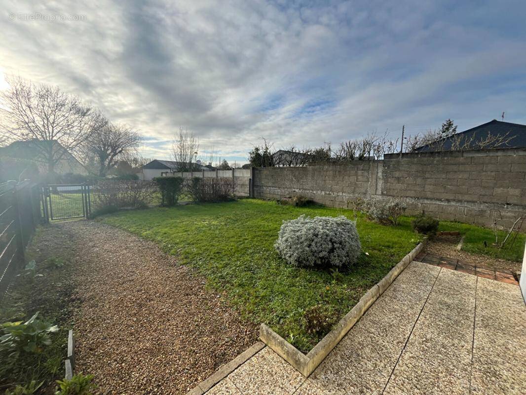 Appartement à MONTREUIL-JUIGNE