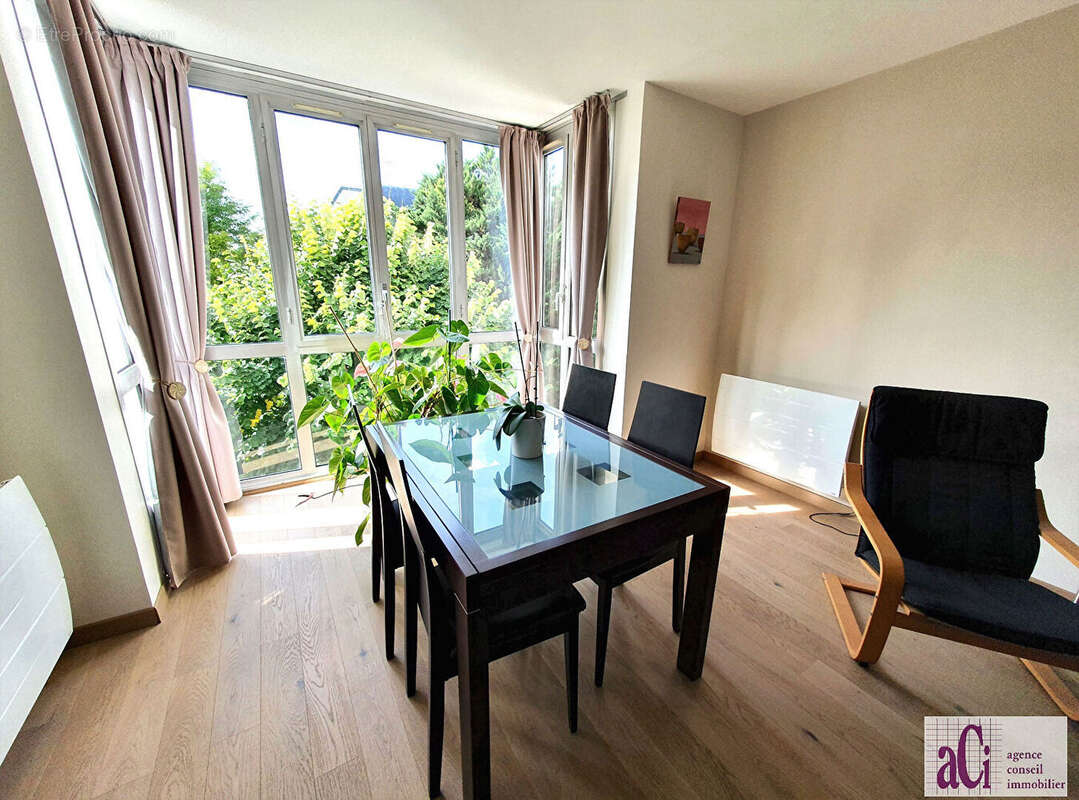 Appartement à L'HAY-LES-ROSES