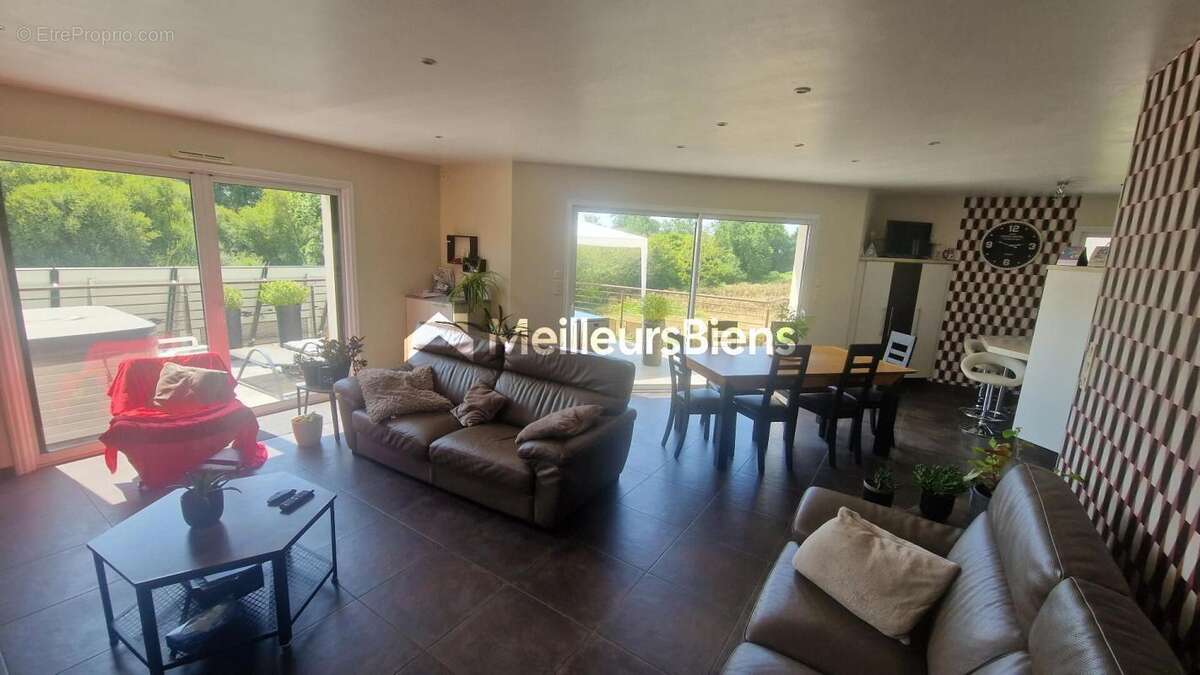 Maison 125 m² à Plumelin, 4 chambres, terrain de 1088 m² - photo 2