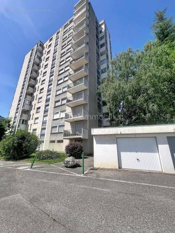 Appartement à SAINT-MARTIN-D'HERES
