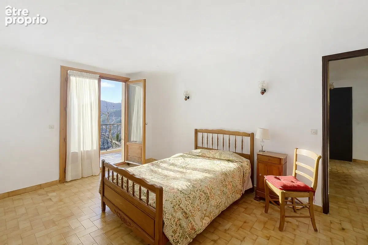 Trois appartements - Fort potentiel - à Roure 06420 - photo 10