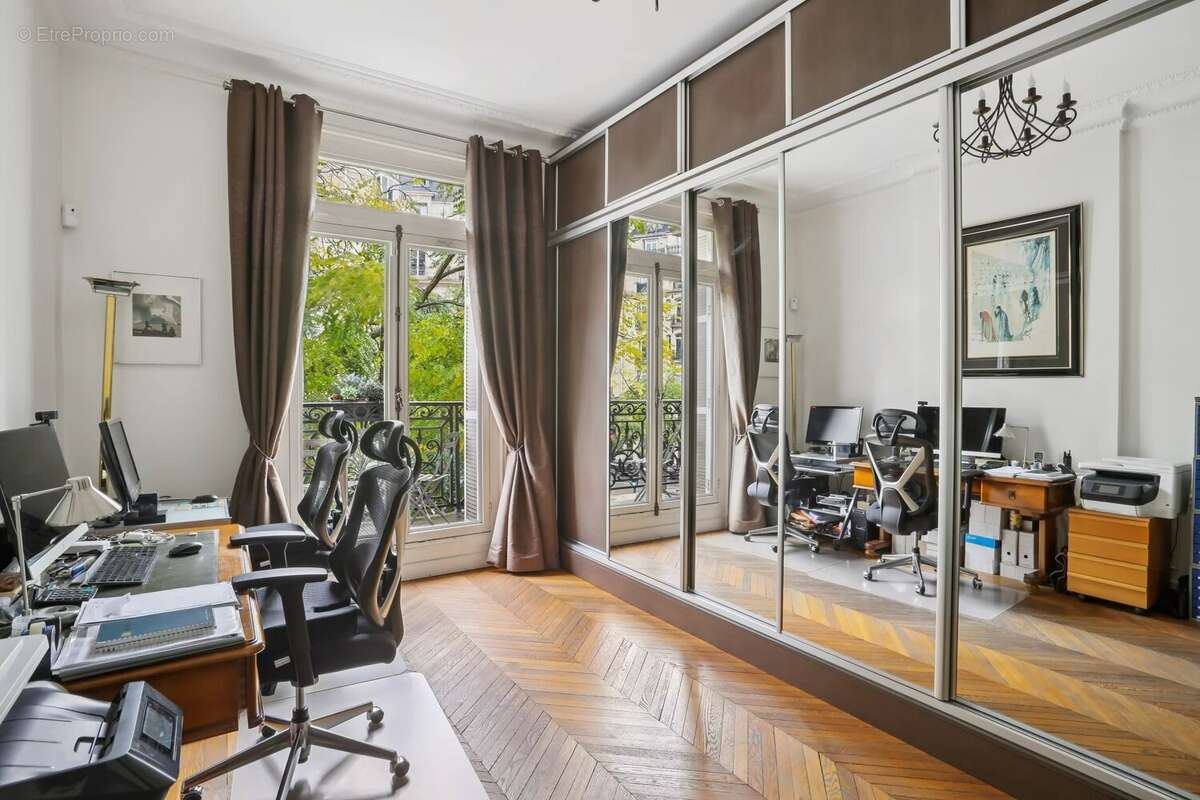 Appartement à PARIS-17E