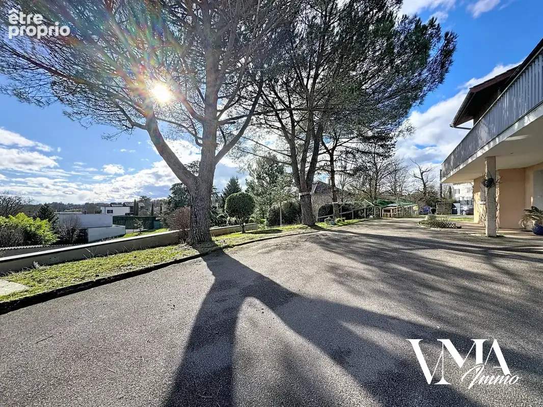 Maison de 197m2 sur une parcelle de terrain de 1156m2 avec piscine / Dardilly - photo 5
