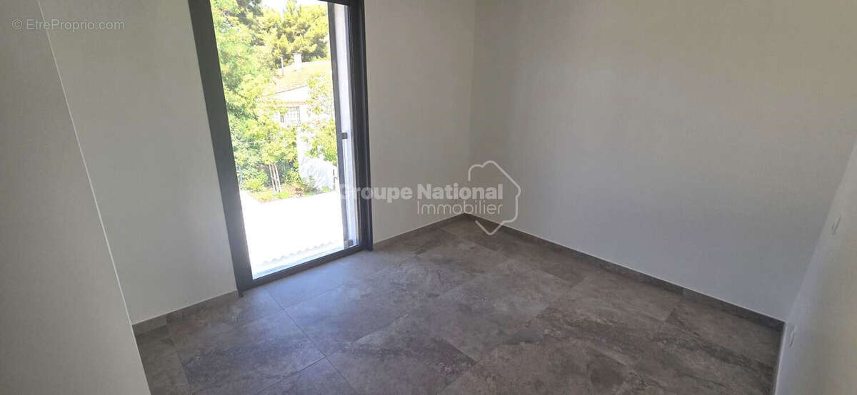 LE ROVE ! VILLA NEUVE de type 4 de 100 m² sur 426 m² de terrain avec terrasse et sous-sol de  50 m² - photo 6