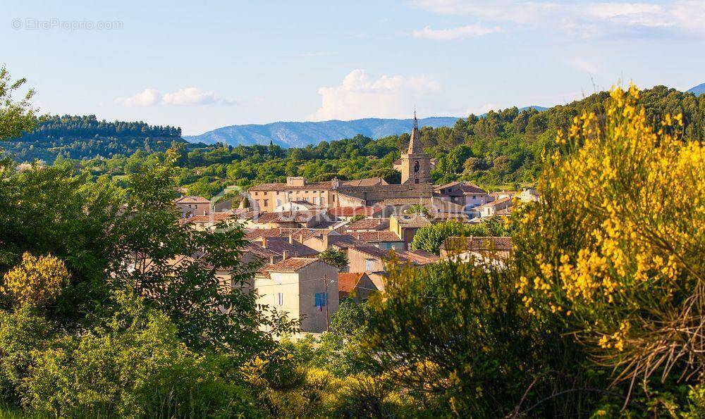 Terrain à MALEMORT-DU-COMTAT