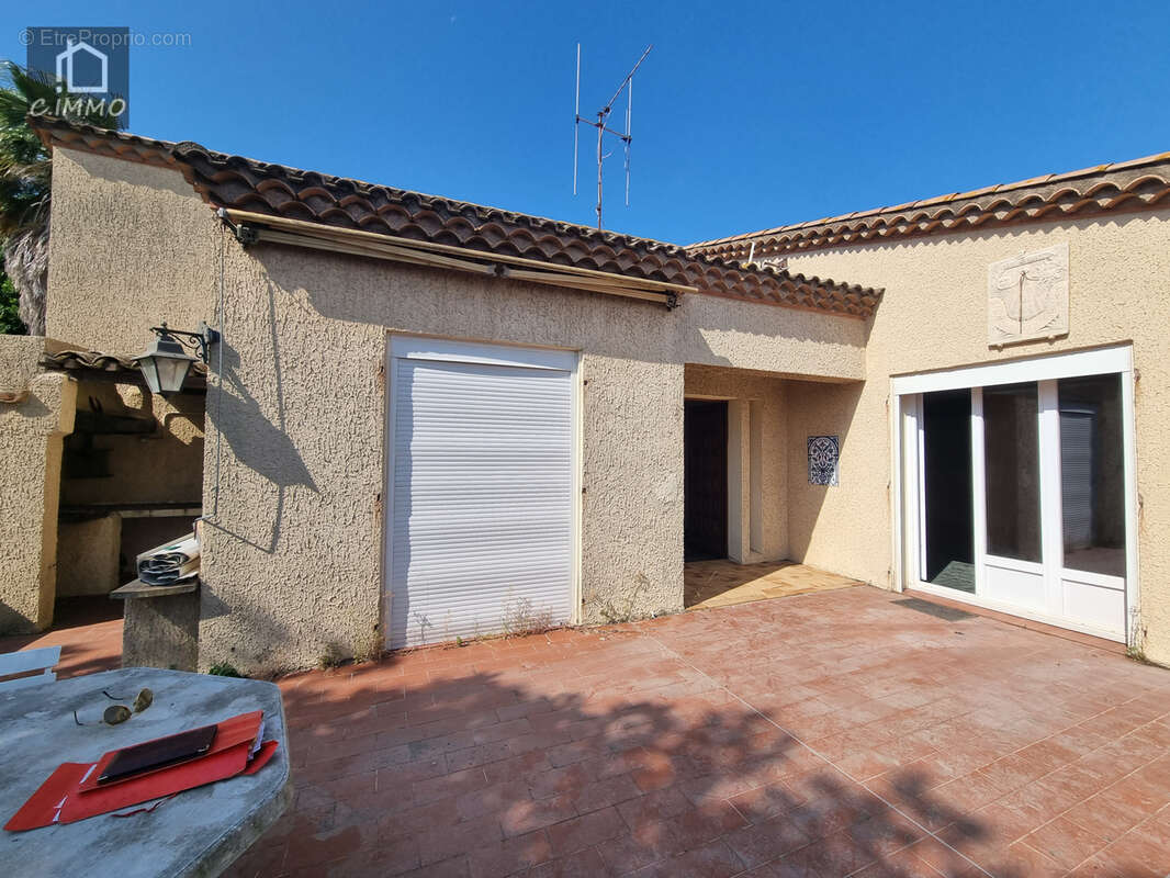Grande maison traditionnelle de 125 m2 de type 4 avec terrasse de 73 m2 et garage de 124 m2 sur parcelle de 84 - photo 3