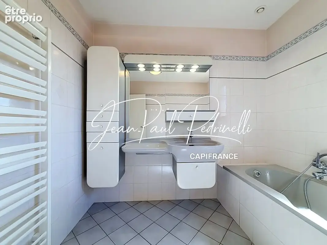 CALUIRE-ET-CUIRE Cœur Vassieux - Maison 4 pièces et spacieux double garage et espace rangement - Terrain plat 770 M²  piscinable - photo 23
