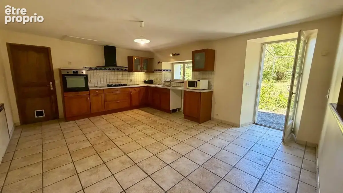 Maison en pierre 229 m² avec grange et terrain –  À Vendre à Massieu - photo 6