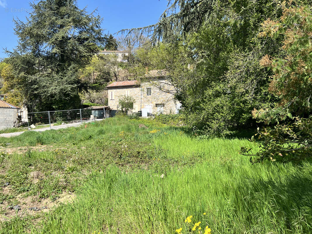 Terrain à SAINT-PRIVAT