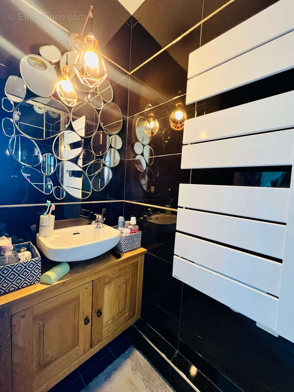 Appartement à SAINT-LAURENT-DU-VAR