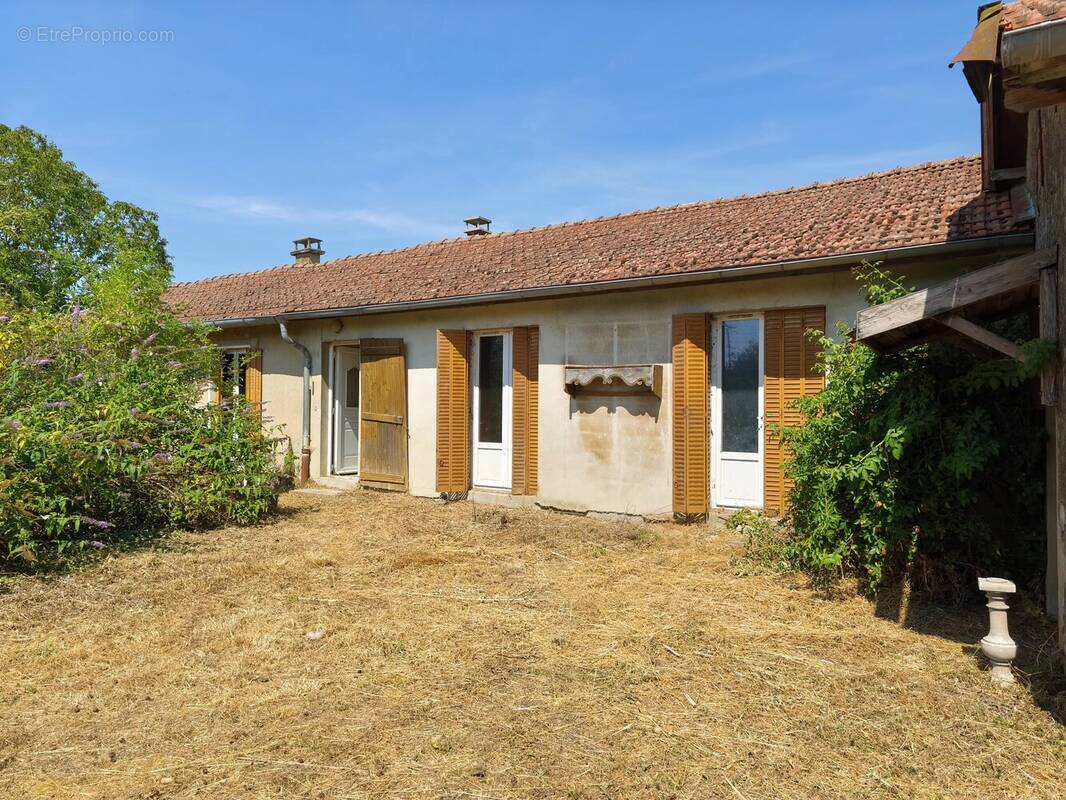 Maison à CHARMONT