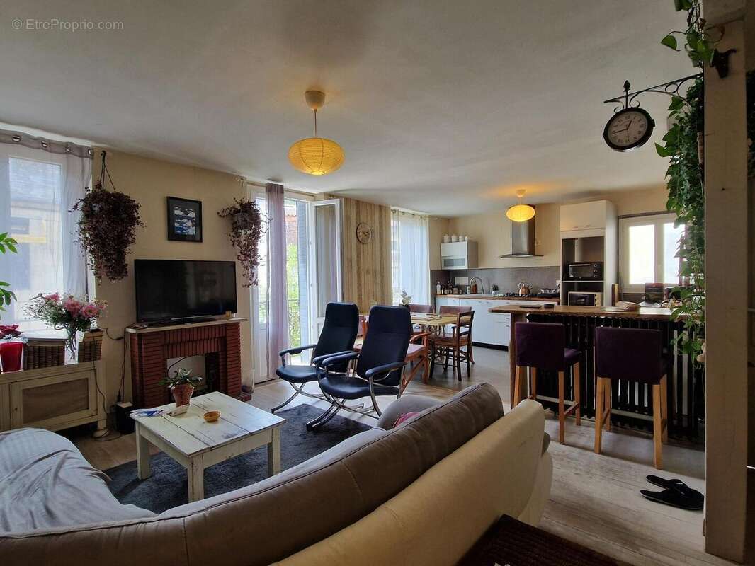 Pièce à vivre - Maison à LE BUGUE