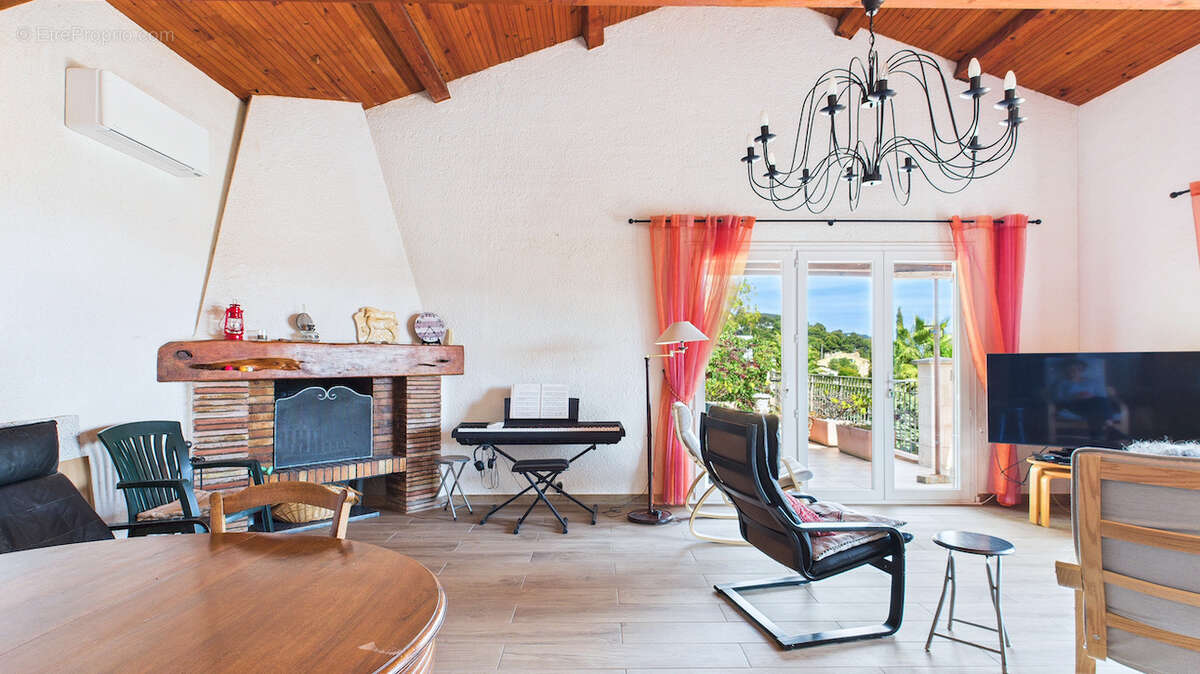 Maison à CARQUEIRANNE