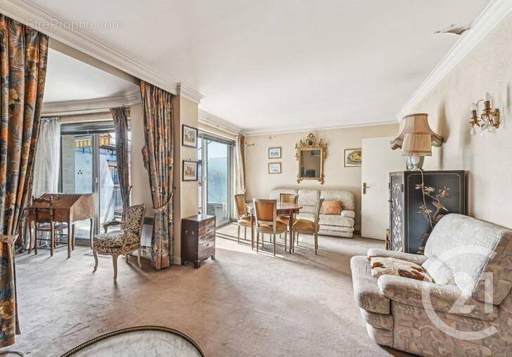 Appartement à NEUILLY-SUR-SEINE