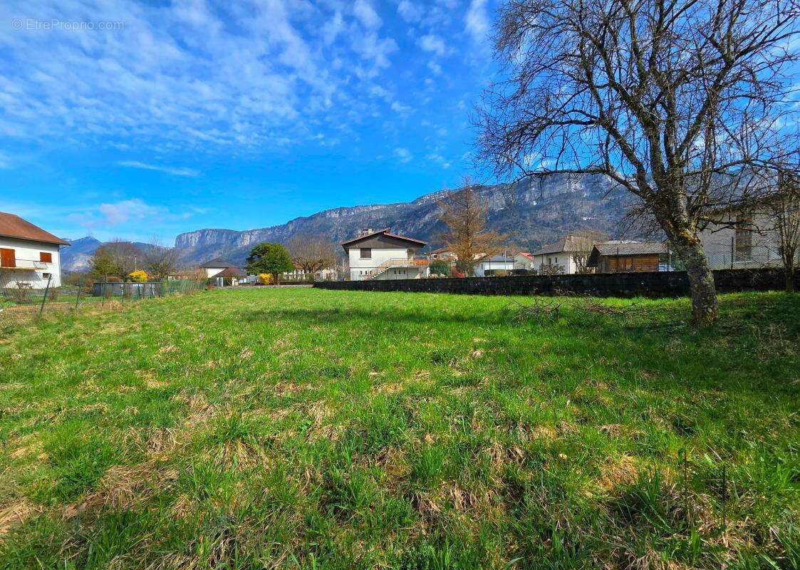 Terrain à SAINT-LAURENT-DU-PONT