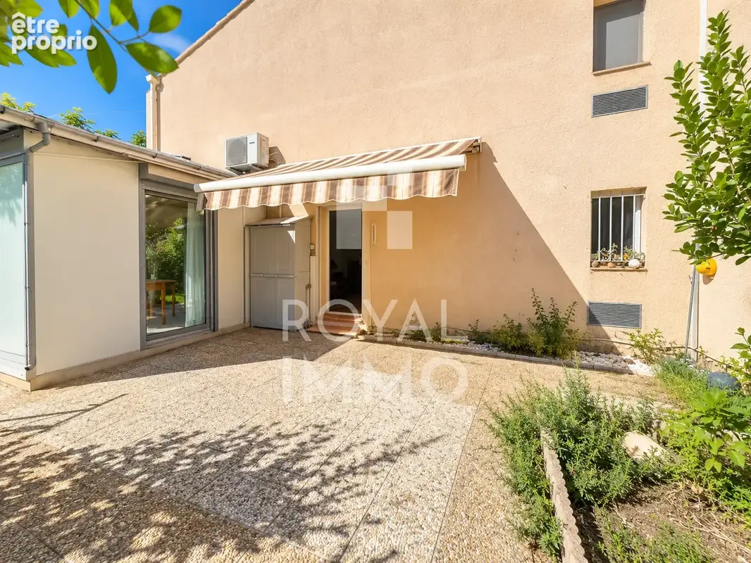 SANARY SUR MER - CHARMANT T2 avec 133 m2 de jardin privatif et Parking. - photo 3