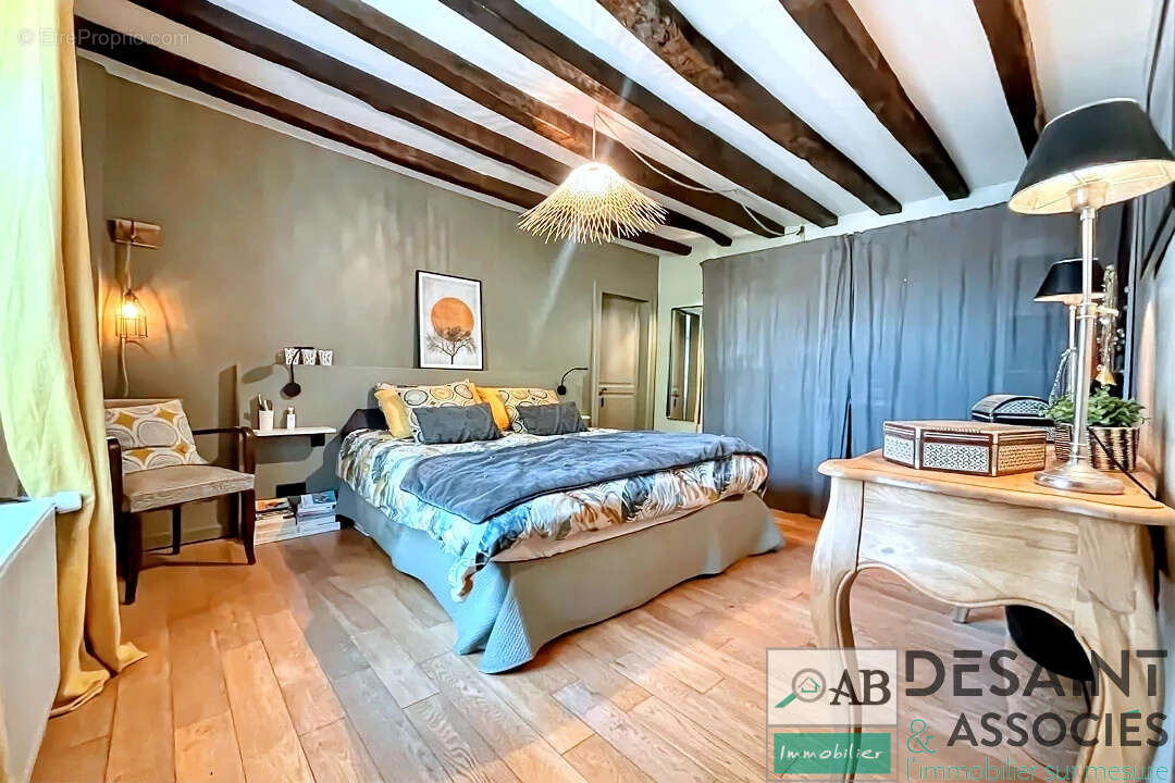 Maison à VILLENEUVE-LE-COMTE