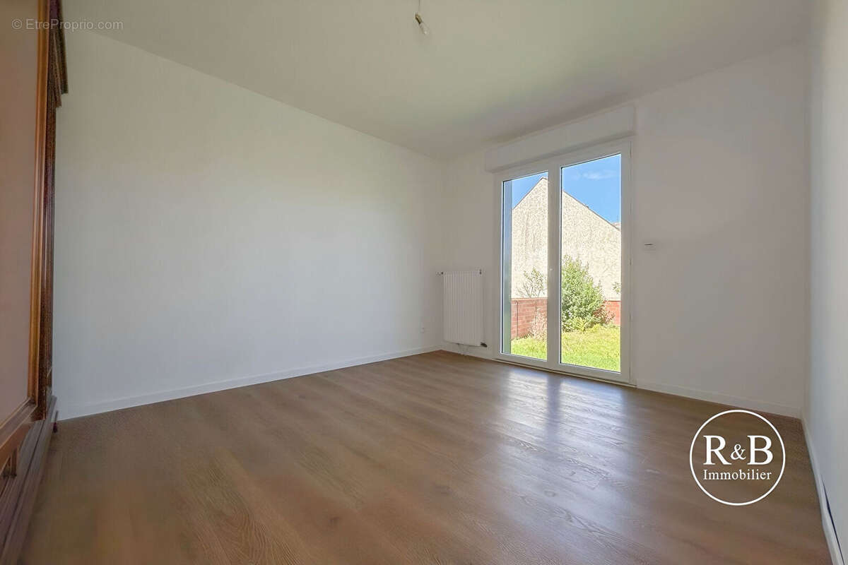 Maison à LES CLAYES-SOUS-BOIS