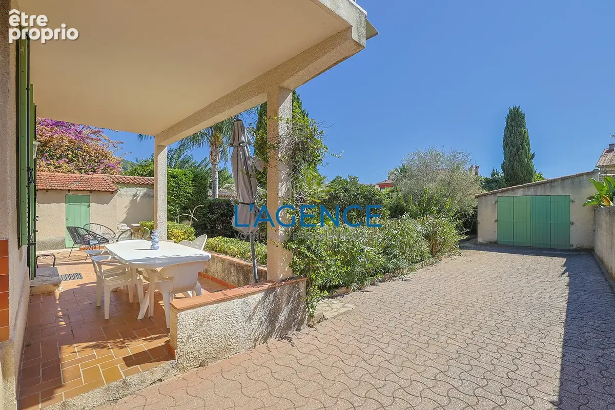 Port de carqueiranne - maison de caractere avec terrain + garage - photo 18