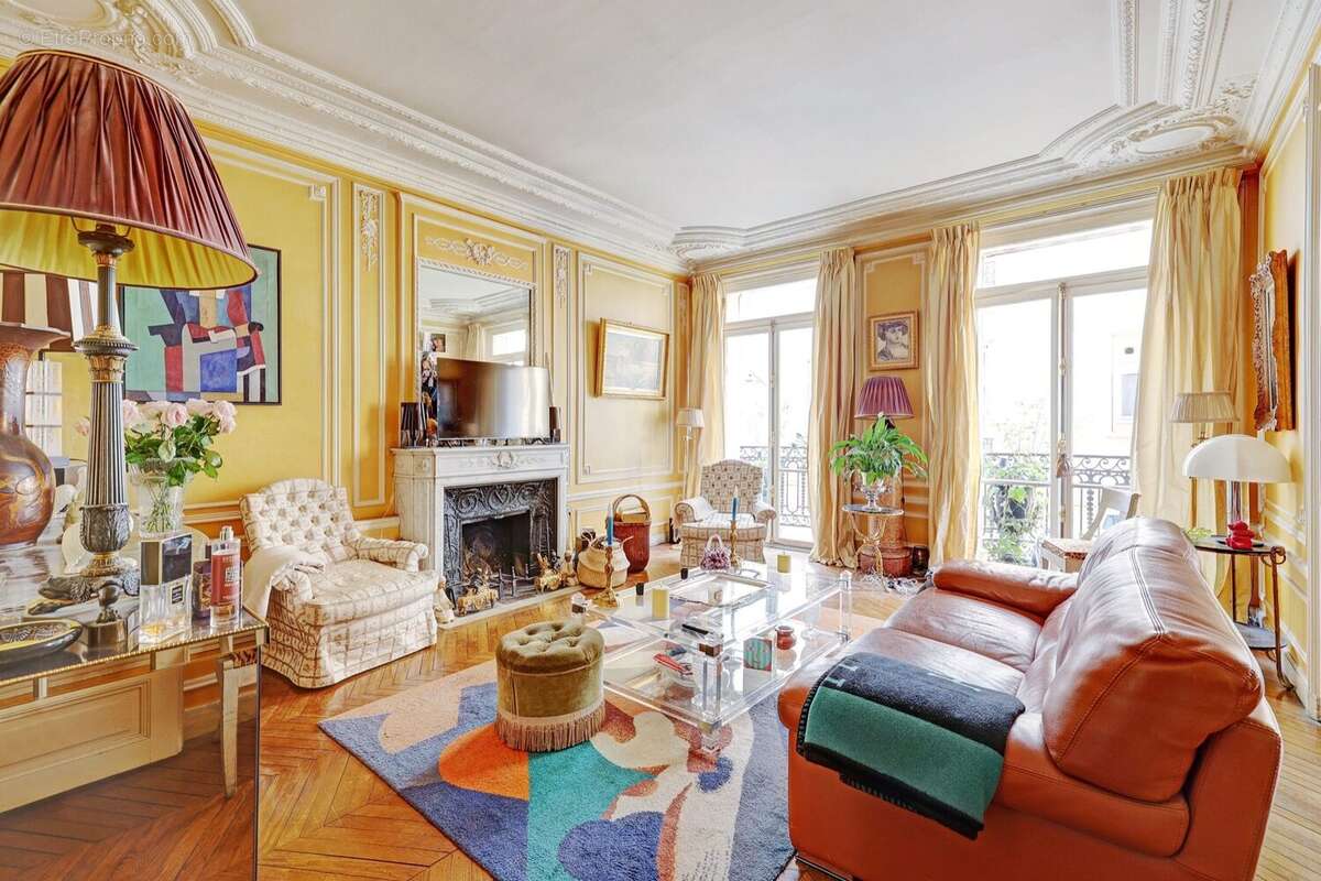 Appartement à PARIS-16E