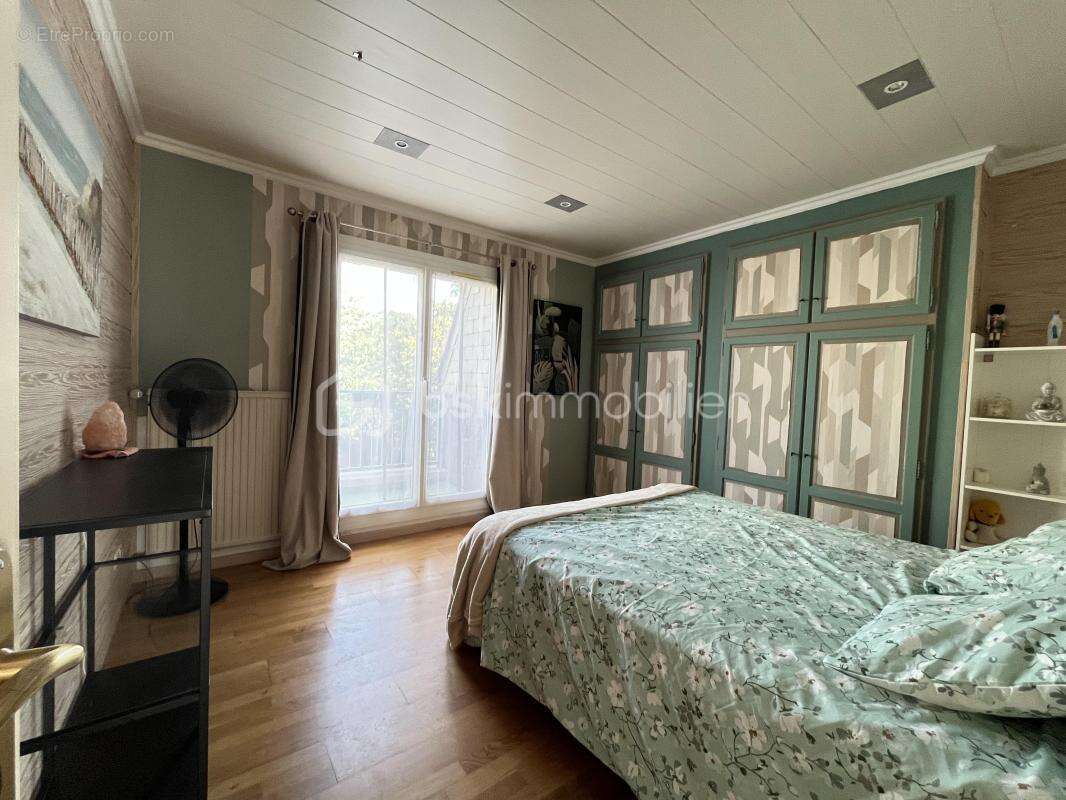 Maison familiale 108 m² – 3 chambres + bureau – Jardin – 2 garages - photo 13