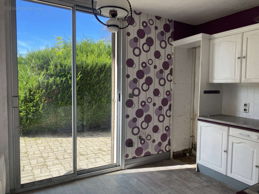 Maison à AVIGNON-LES-SAINT-CLAUDE