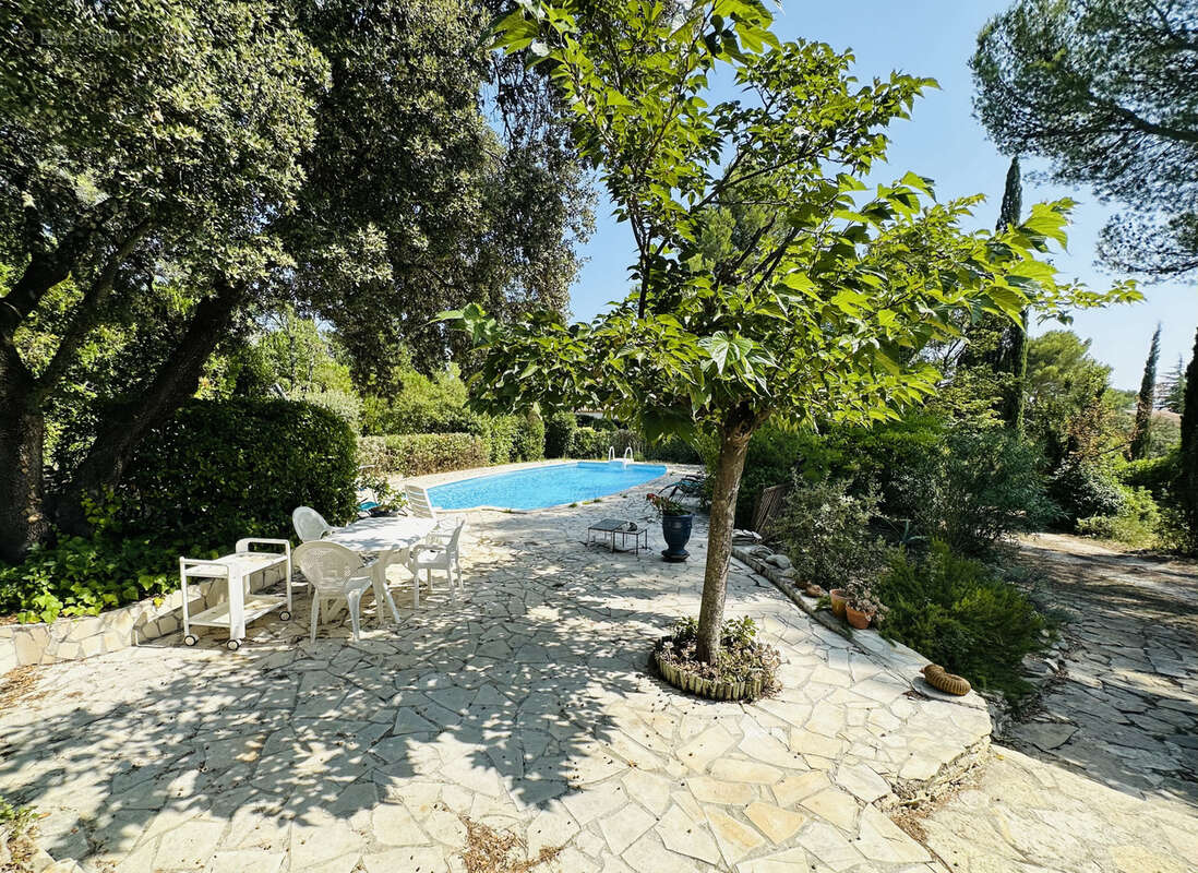 Maison à SAINT-CLEMENT-DE-RIVIERE