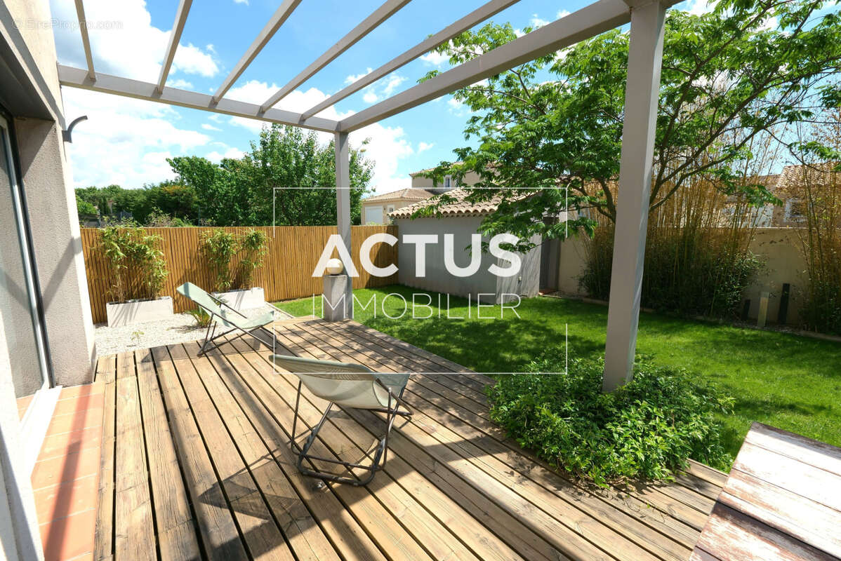 Maison à FONTVIEILLE