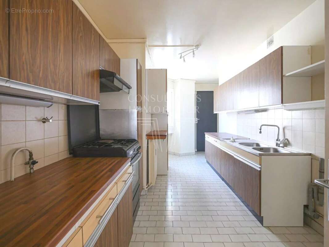 Appartement à PARIS-16E