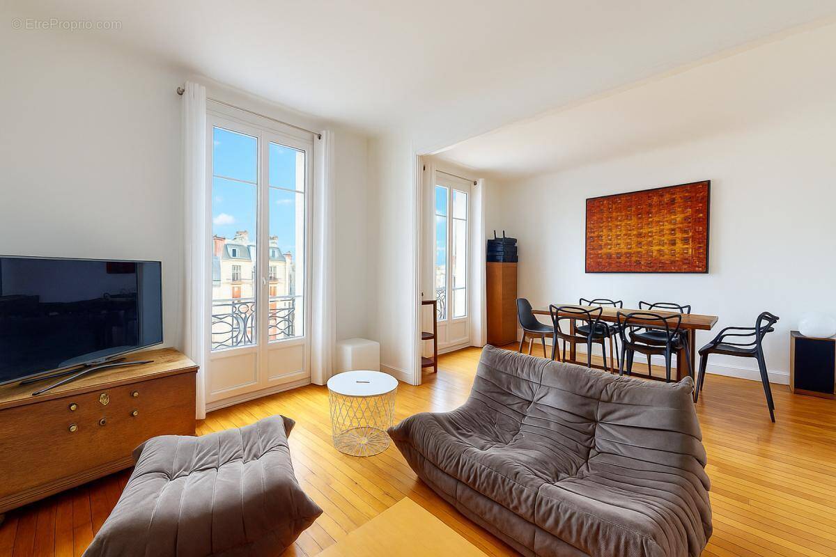 Appartement à COURBEVOIE