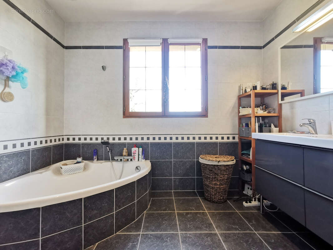 Maison à SAINT-PHAL