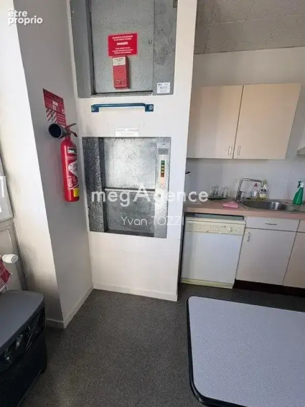 960 m2 de Bureaux avec ascenseur sur 3853 m2 à la Roche sur Yon - photo 8