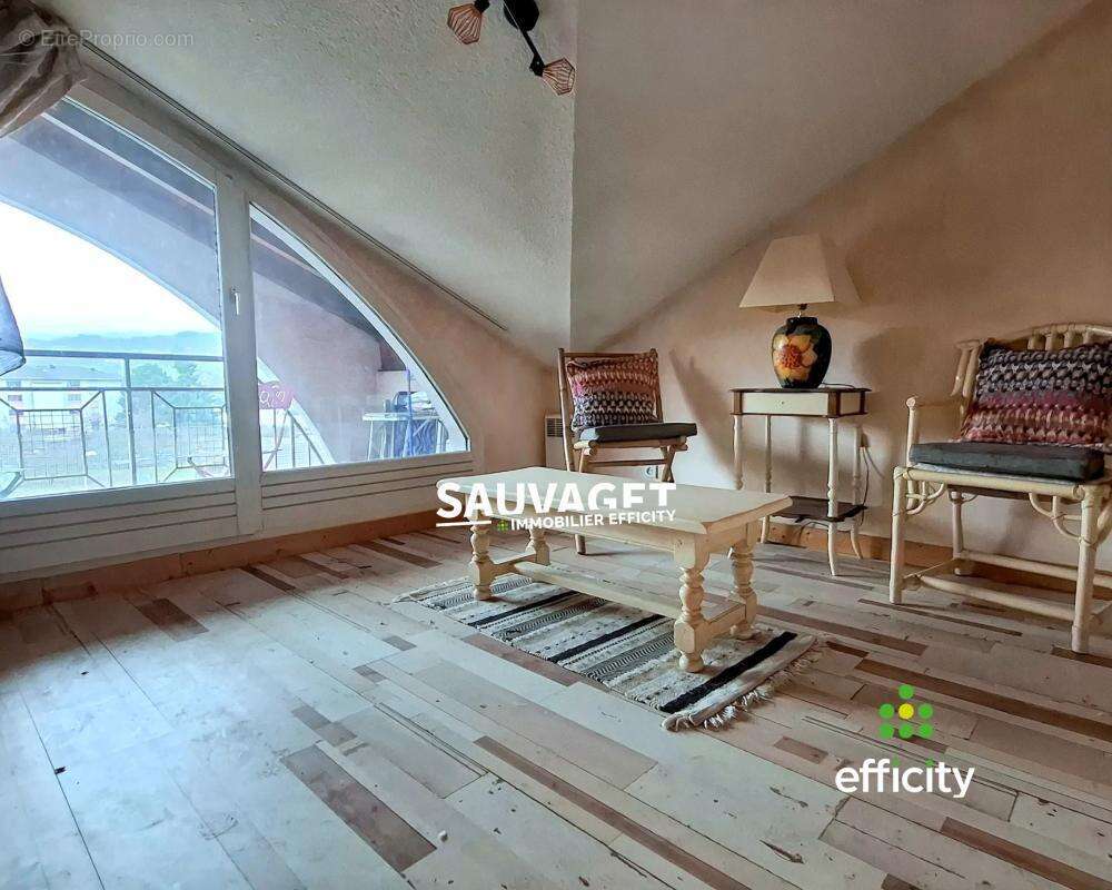Appartement à REIGNIER