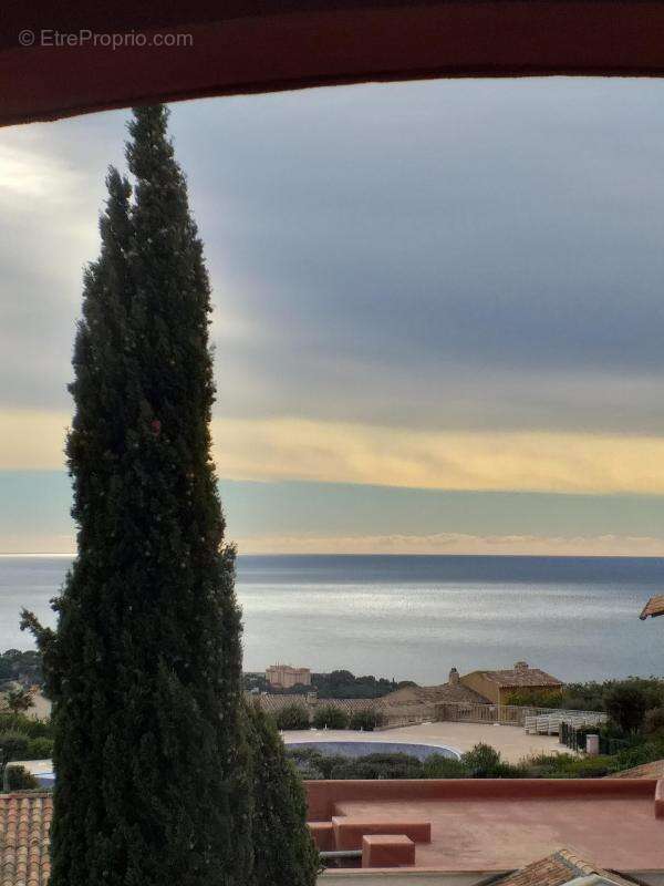 Appartement à ROQUEBRUNE-SUR-ARGENS