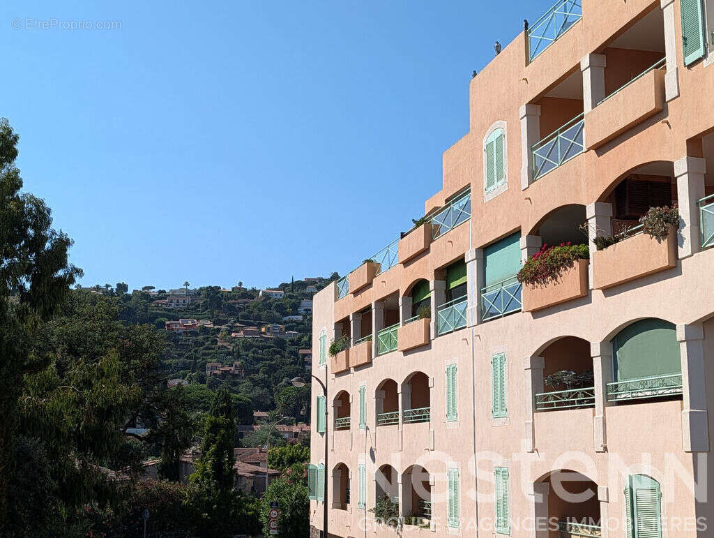 Exclusivité à Bormes-les-Mimosas : Superbe appartement 2 pièces avec terrasse et garage - photo 16
