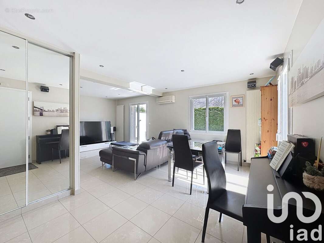 Photo 2 - Maison à NOISEAU