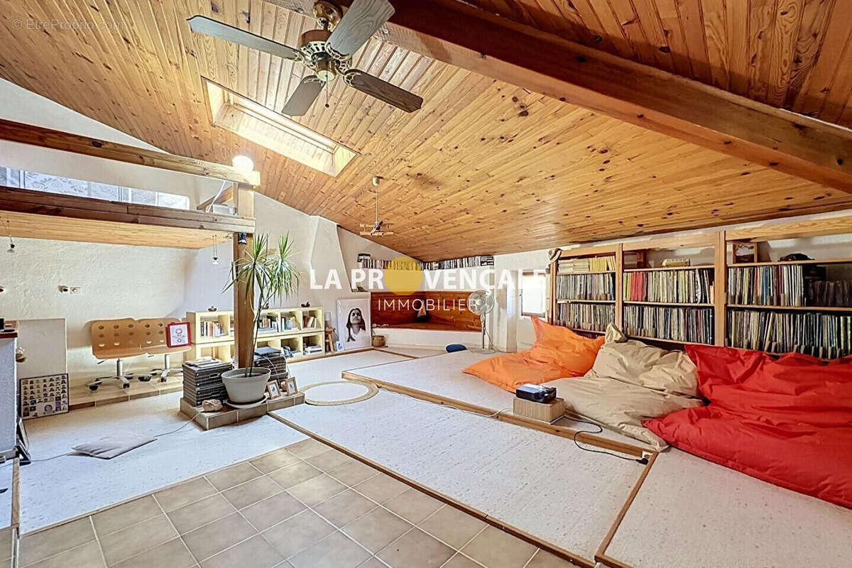 Maison 114 m² à Pourrieres  - photo 7