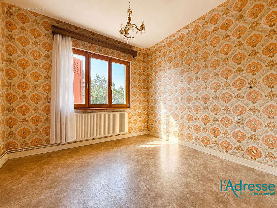 Maison de plain-pied de 83,24 m² sur un terrain de 6,60 ares ? À rénover - photo 6