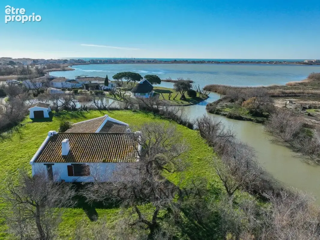Mas camarguais de charme à vendre  Saintes-Maries-de-la-Mer  Calme absolu, nature et authenticité - photo 2