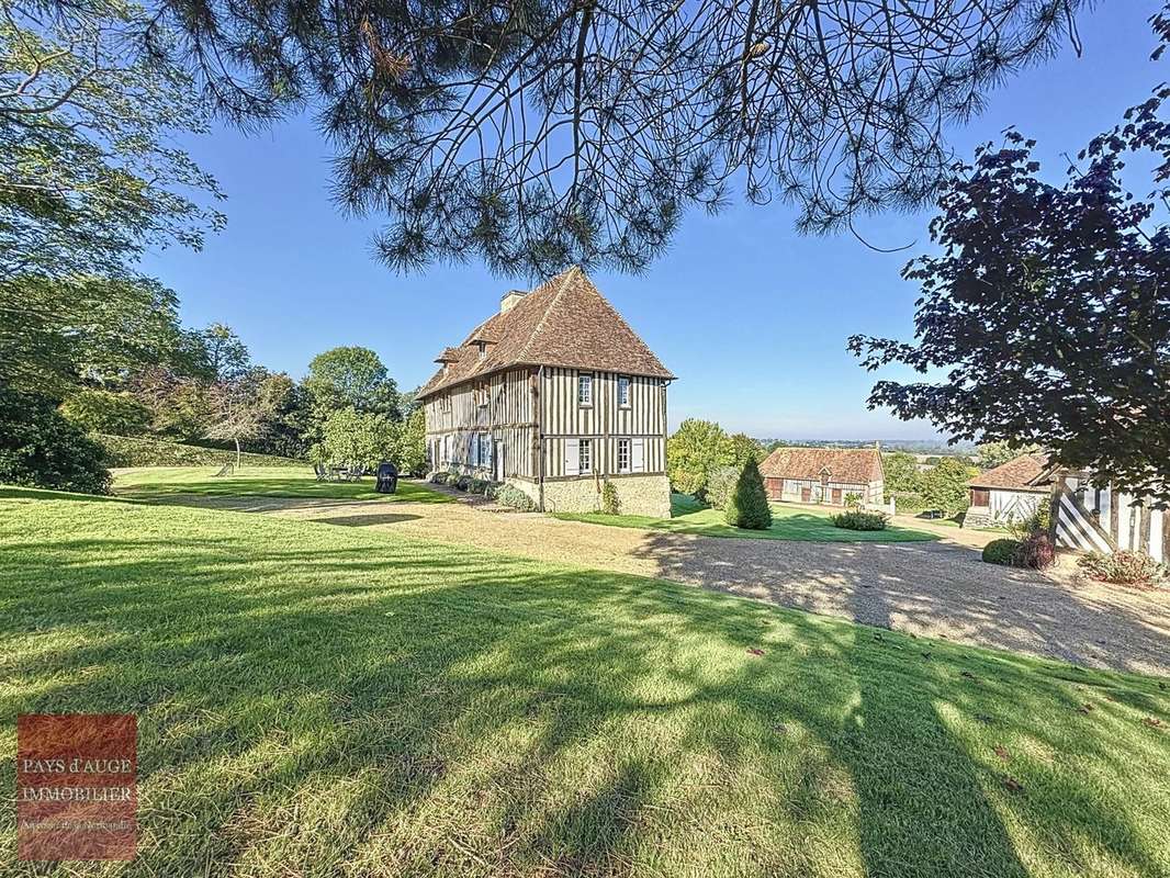 Maison à SAINT-PIERRE-SUR-DIVES