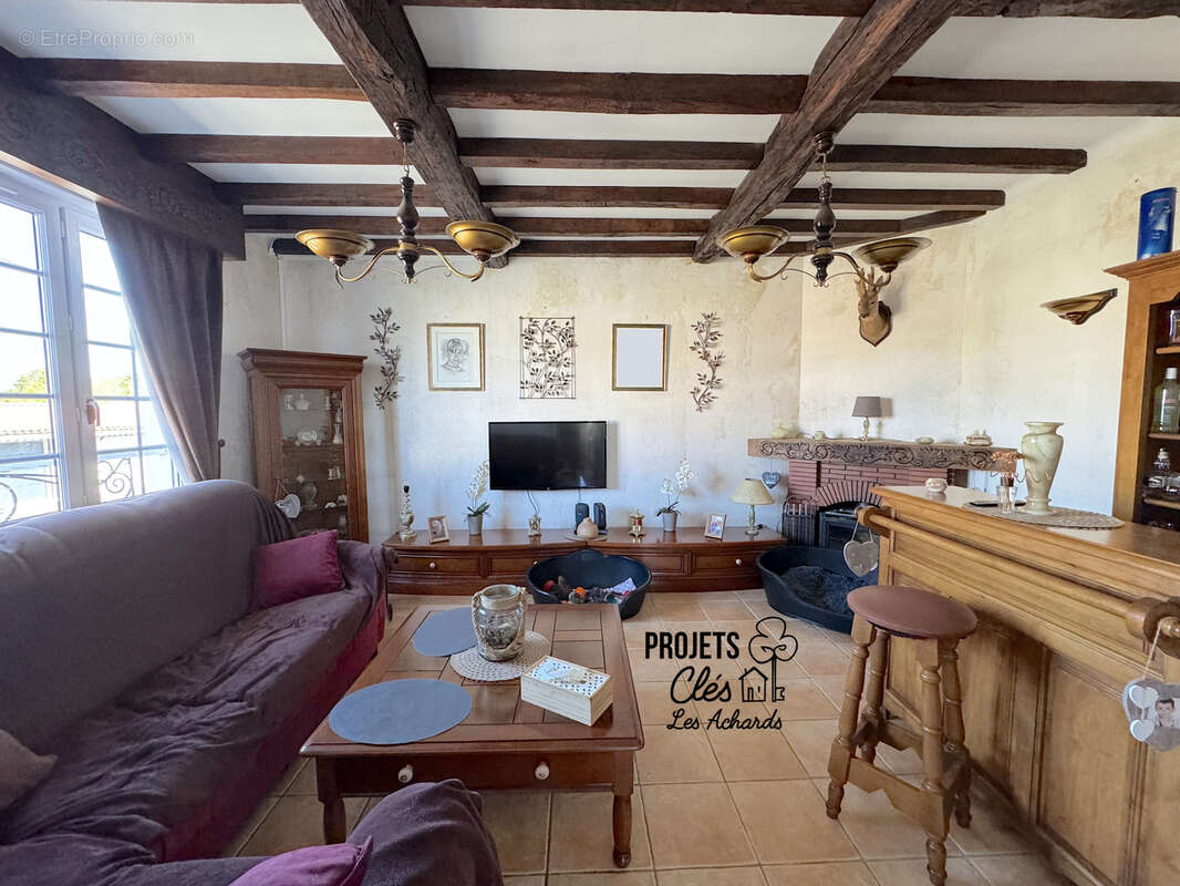 Maison à étage, 3 chambres, avec un grand garage - 540m2 de parcelle - photo 3