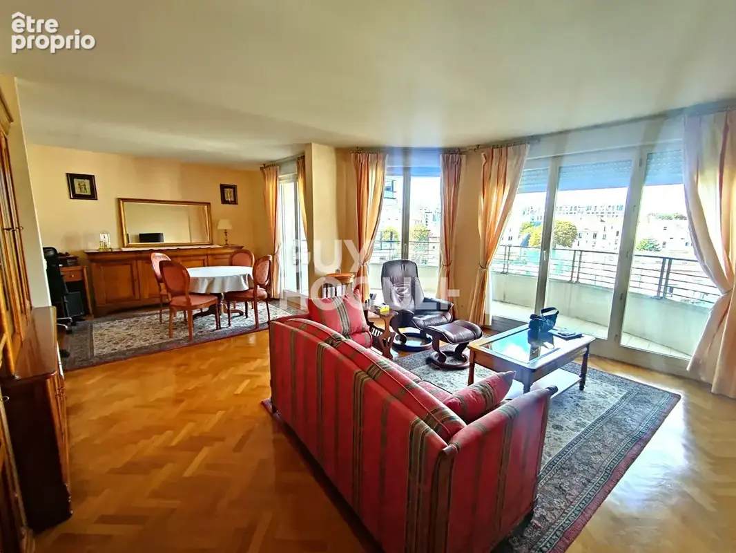 Appartement à COURBEVOIE