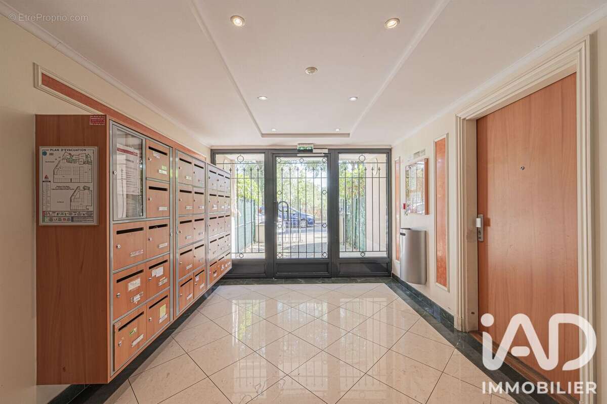 Photo 2 - Appartement à SAINT-THIBAULT-DES-VIGNES