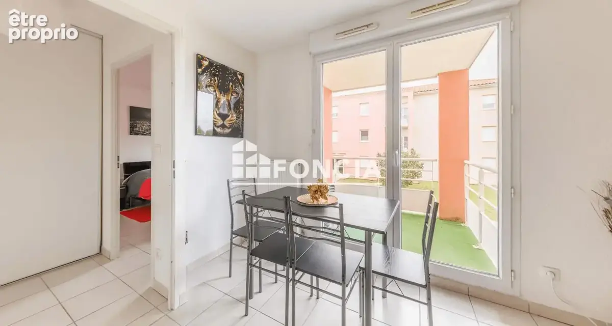 ISSOIRE – T2 avec balcon et parking - photo 4