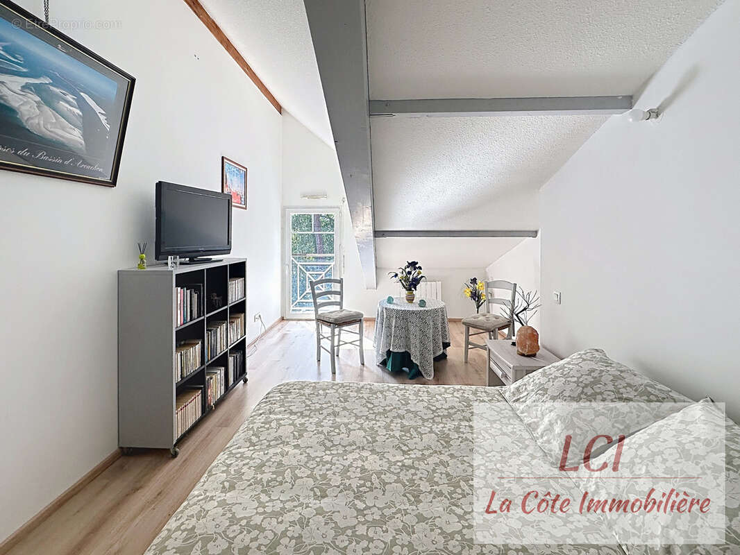 GUJAN, au coeur des Commerces, Superbe appartement T5 au dernier étage. - photo 9