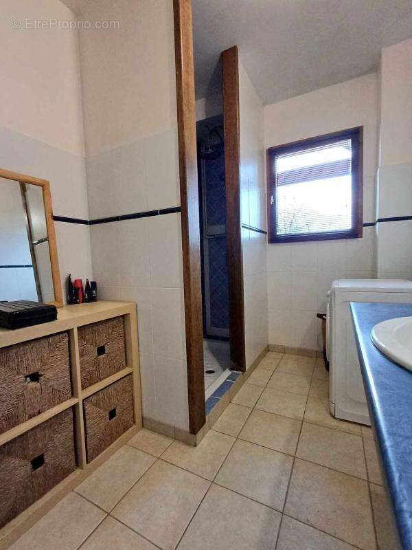 Maison à ENTRE-DEUX-GUIERS