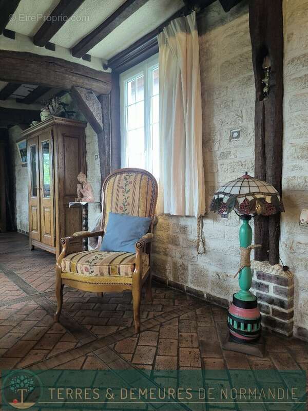 A 10 minutes de pont-audemer (27500), au calme, propriete normande, 3 chambres, terrain d'environ 2700m² avec dependances. - photo 7