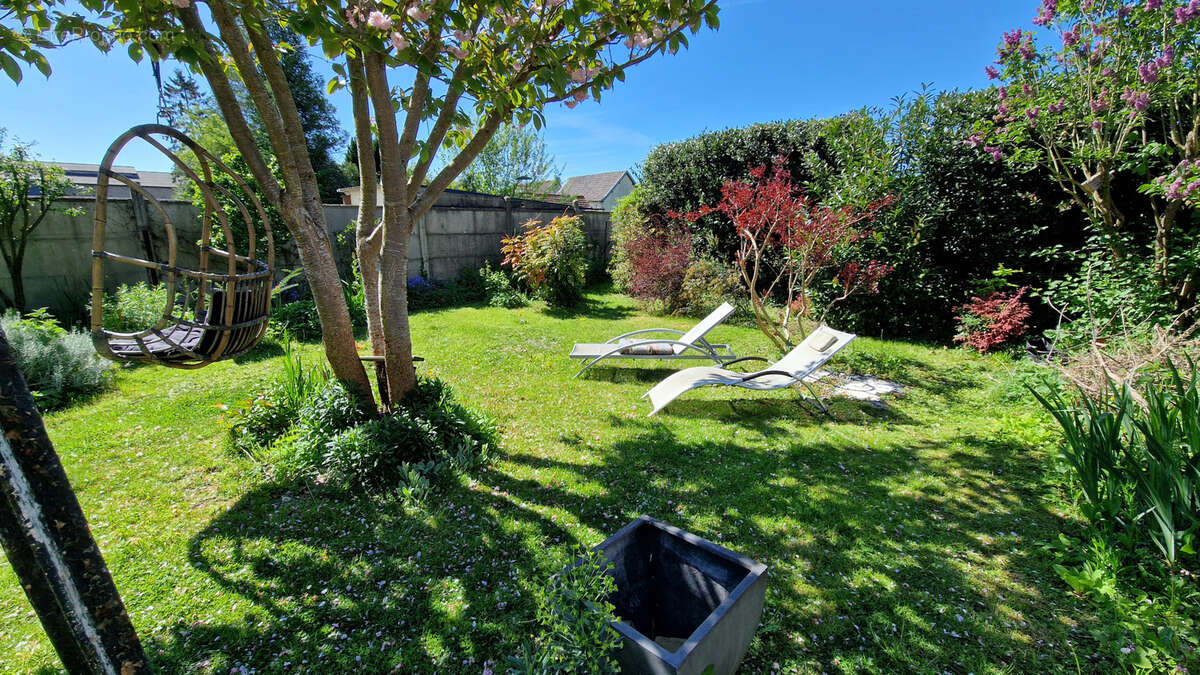 En exclusivite sur la commune de flixecourt : superbe maison de maitre de 160 m2 avec beau jardin arboré - photo 3
